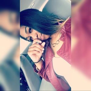 Meet your Posher, Deandra